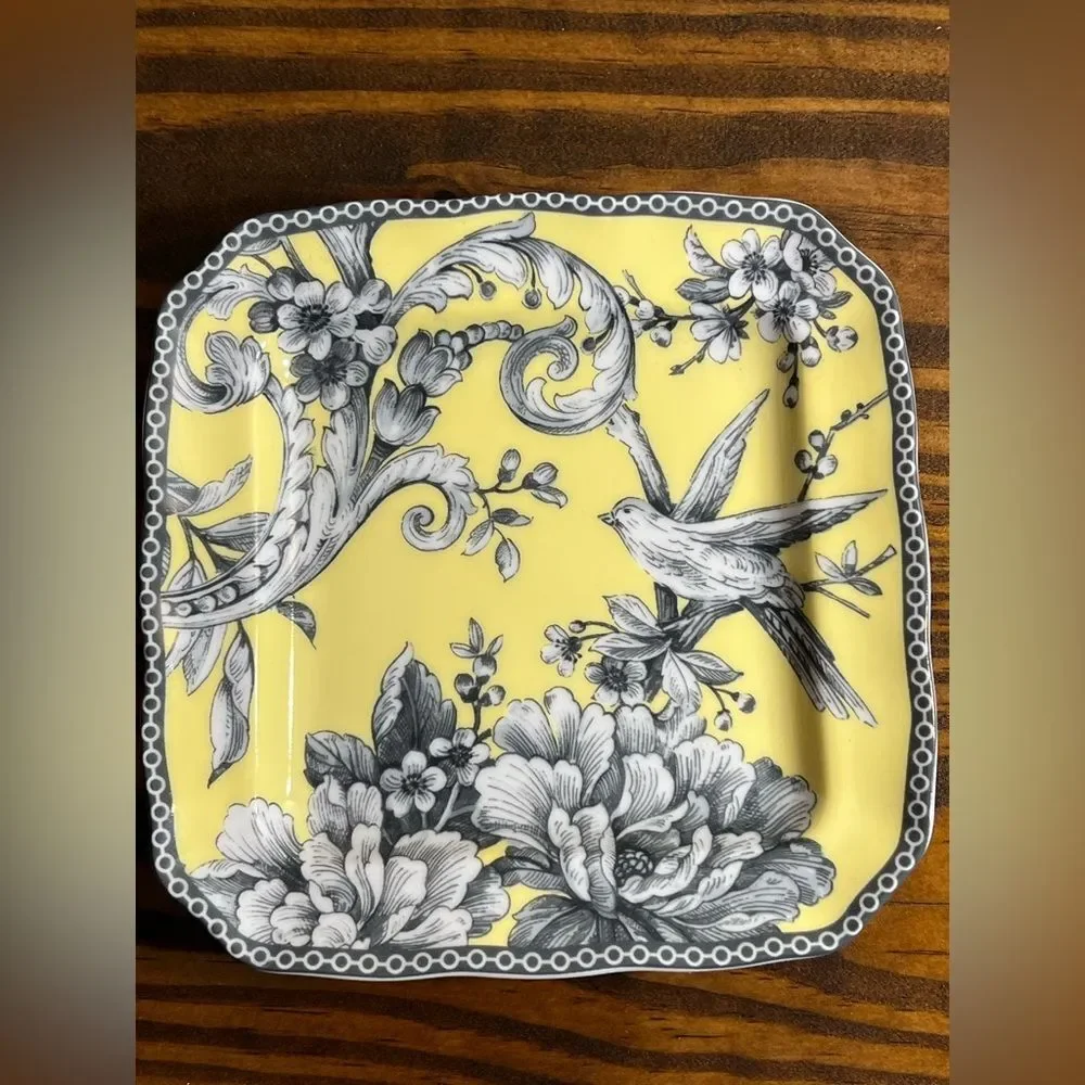 Adorable Square Trinket dish “Adelaide Yellow” Bird design 6x6 great for jewelry